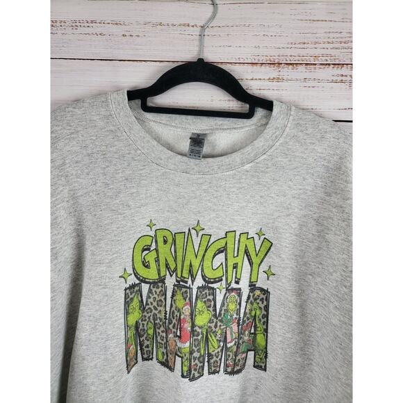 Gildan Heavy Blend Grinchy MAMA Christmas Sweatshirt XL Womens Gray Pullover - Picture 2 of 6